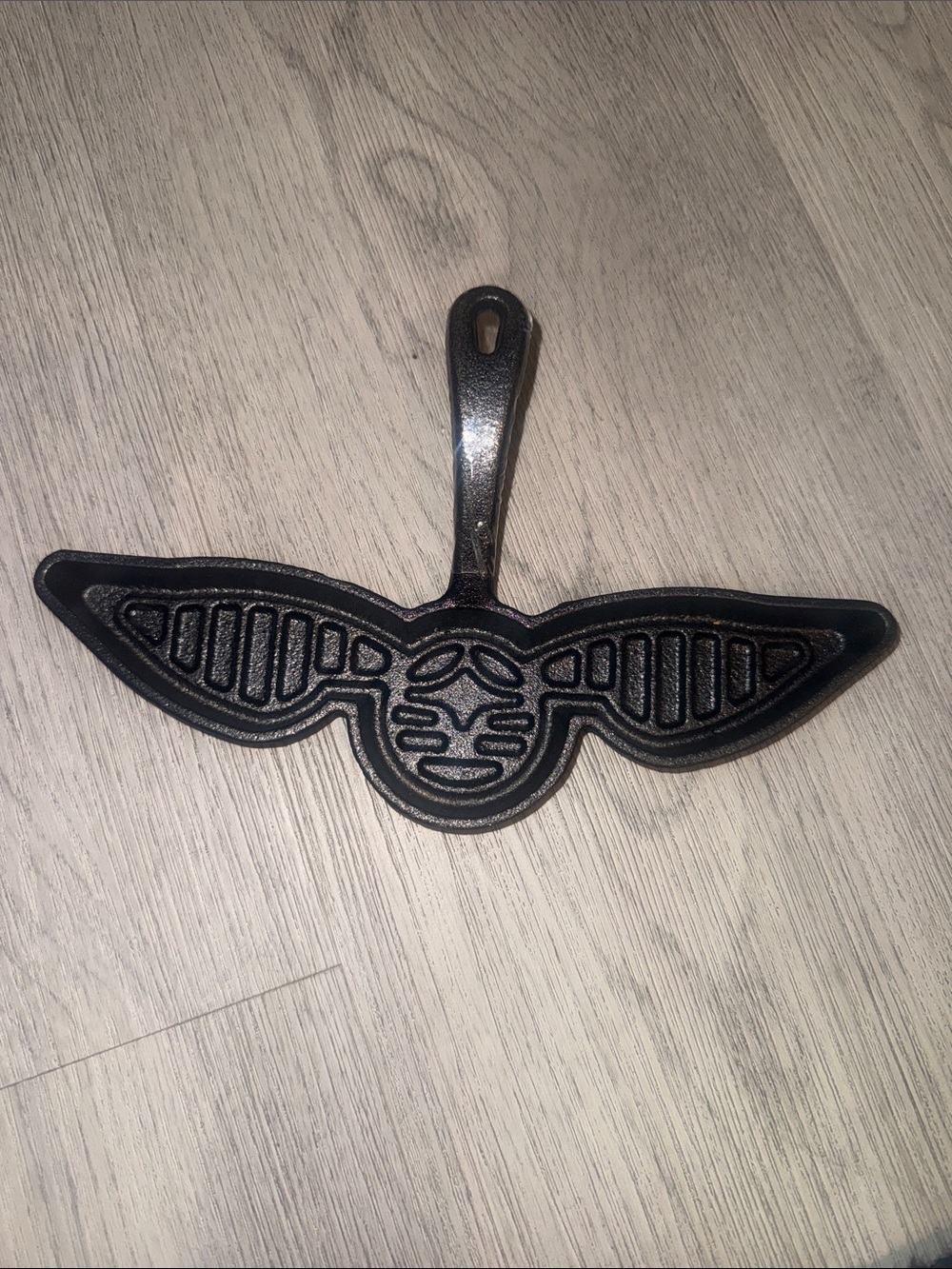 NWOT Winged Face Cast Iron Griddle Pan - Black
